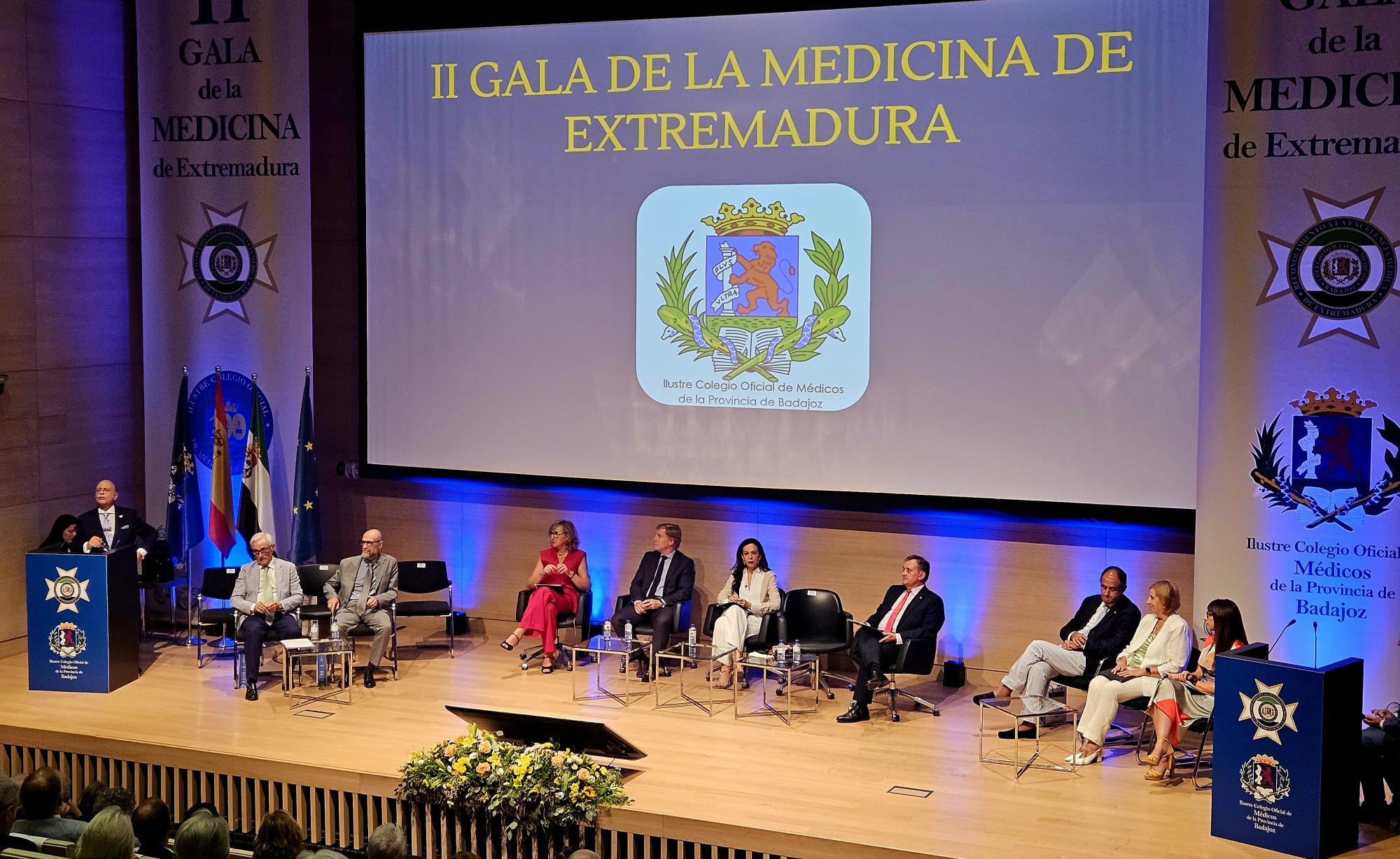 El Colegio de Médicos de Badajoz reconoce la excelencia de la profesión médica en la II Gala de la Medicina de Extremadura El Colegio de Médicos de Badajoz reconoce la excelencia de la profesión médica en la II Gala de la Medicina de Extremadura