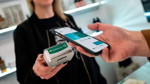 Globalcaja incorpora Bizum Pay y permite a sus clientes pagar en comercios directamente desde su cuenta Globalcaja incorpora Bizum Pay y permite a sus clientes pagar en comercios directamente desde su cuenta
