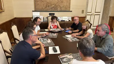 El concello de Santiago "parará el suministro a los depósitos" si detecta "algún tipo de riesgo" derivado del vertido El concello de Santiago "parará el suministro a los depósitos" si detecta "algún tipo de riesgo" derivado del vertido