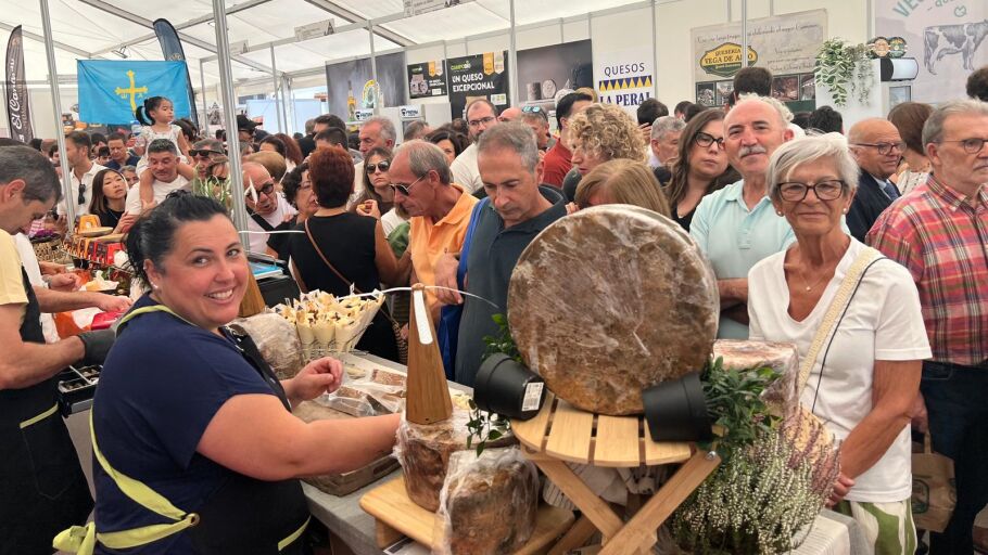 Una imagen de Fromago, ofreciendo deliciosos quesos asturianos