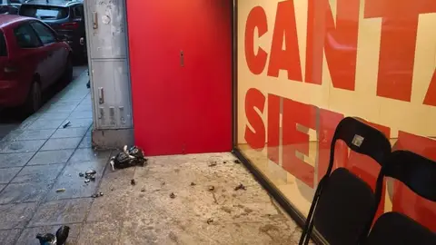 Artefactos caseros explosionados en la sede del PSOE de Cantabria Artefactos caseros explosionados en la sede del PSOE de Cantabria