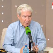 Casimiro García-Abadillo señala que sólo puede haber una explicación a que Pedro Sánchez insista en que Zapatero es un activo: "Están unidos por alguna causa"