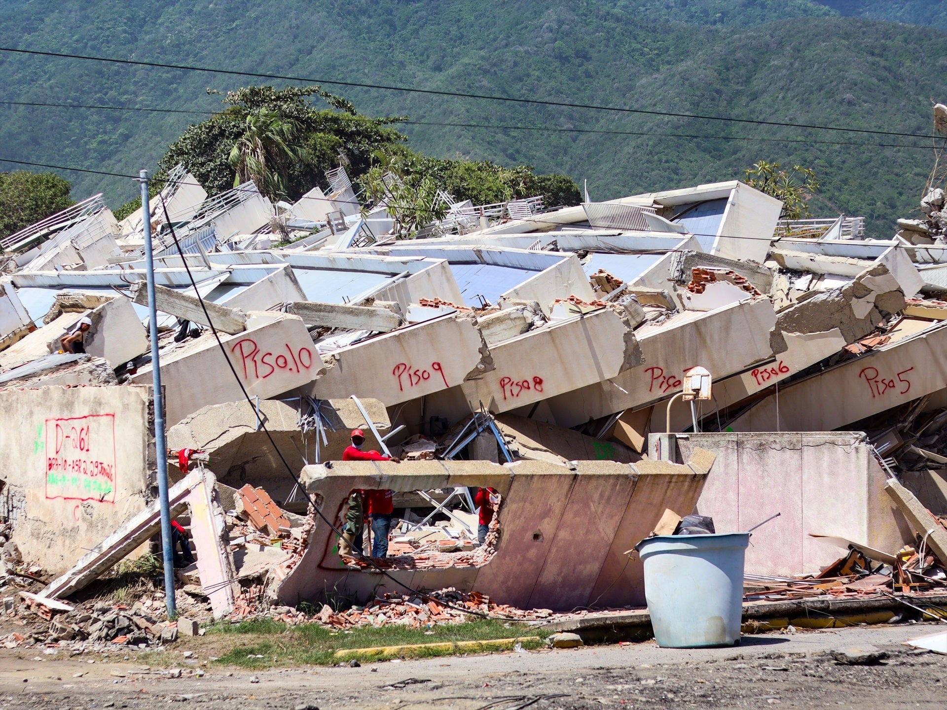 Tres meses después de los terremotos de Venezuela sigue habiendo más de 40.000 personas desaparecidas Tres meses después de los terremotos de Venezuela sigue habiendo más de 40.000 personas desaparecidas