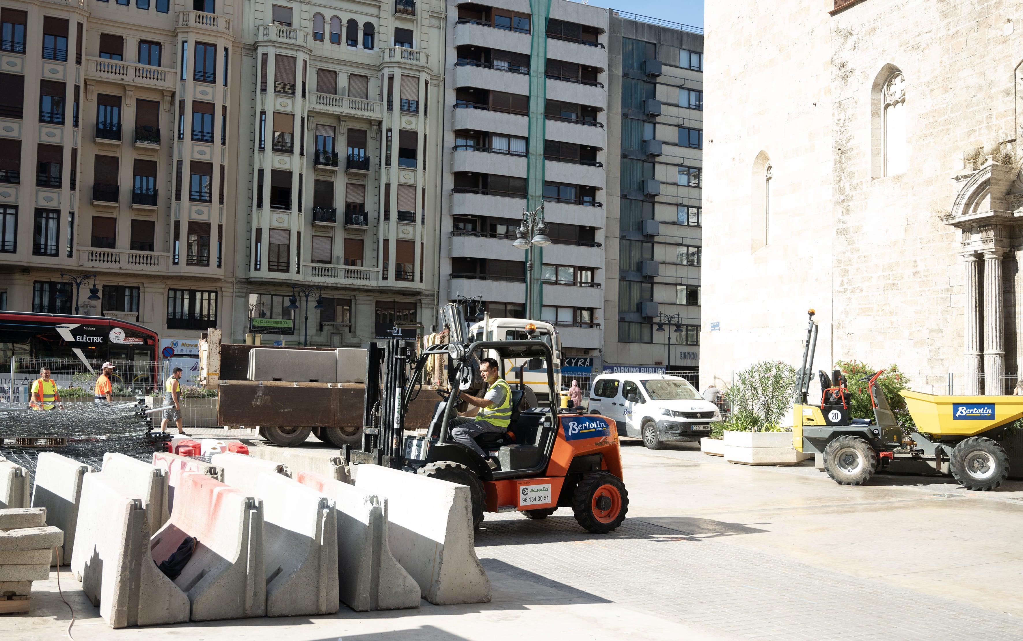 Comienzan los trabajos de reurbanización en el entorno de la Plaza de San Agustín de Valencia Comienzan los trabajos de reurbanización en el entorno de la Plaza de San Agustín de Valencia