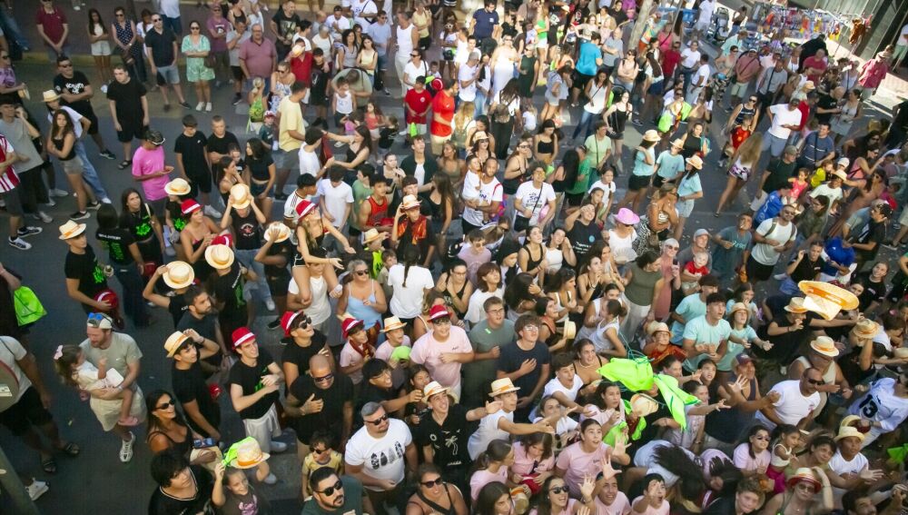 Las fiestas de San Miguel de Salinas llegan a sus días más emotivos para honrar a su patrón con la ofrenda floral y la procesión 
