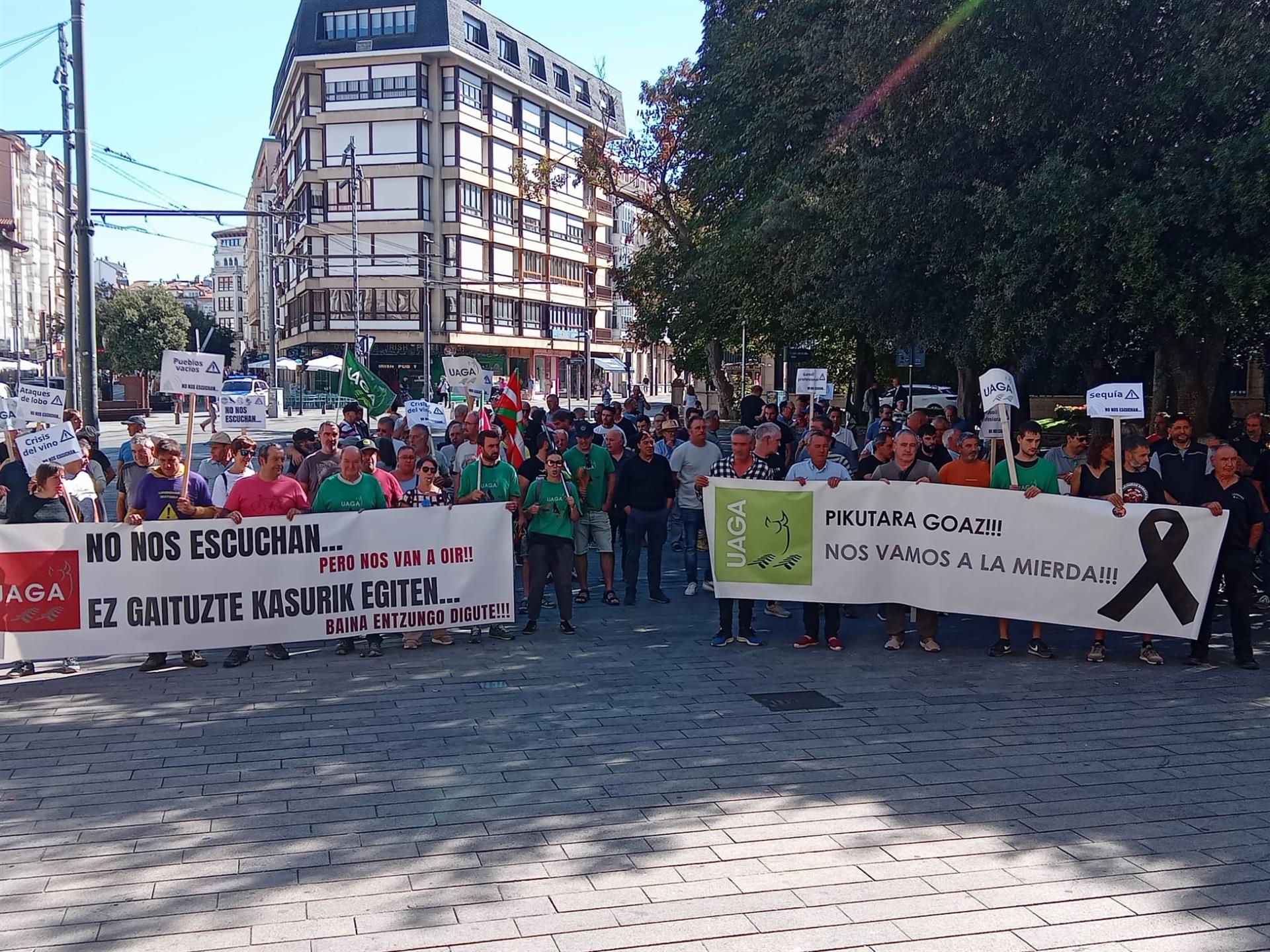 El primer sector alavés advierte de posibles sacrificios de animales al no tener liquidez para alimentarlos El primer sector alavés advierte de posibles sacrificios de animales al no tener liquidez para alimentarlos