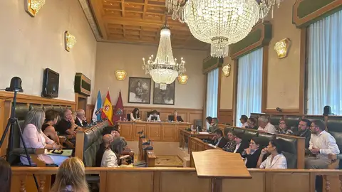 Santiago suspende su relación con Fly2Galicia hasta aclarar sus posibles vínculos con Israel Santiago suspende su relación con Fly2Galicia hasta aclarar sus posibles vínculos con Israel