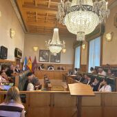Santiago suspende su relación con Fly2Galicia hasta aclarar sus posibles vínculos con Israel