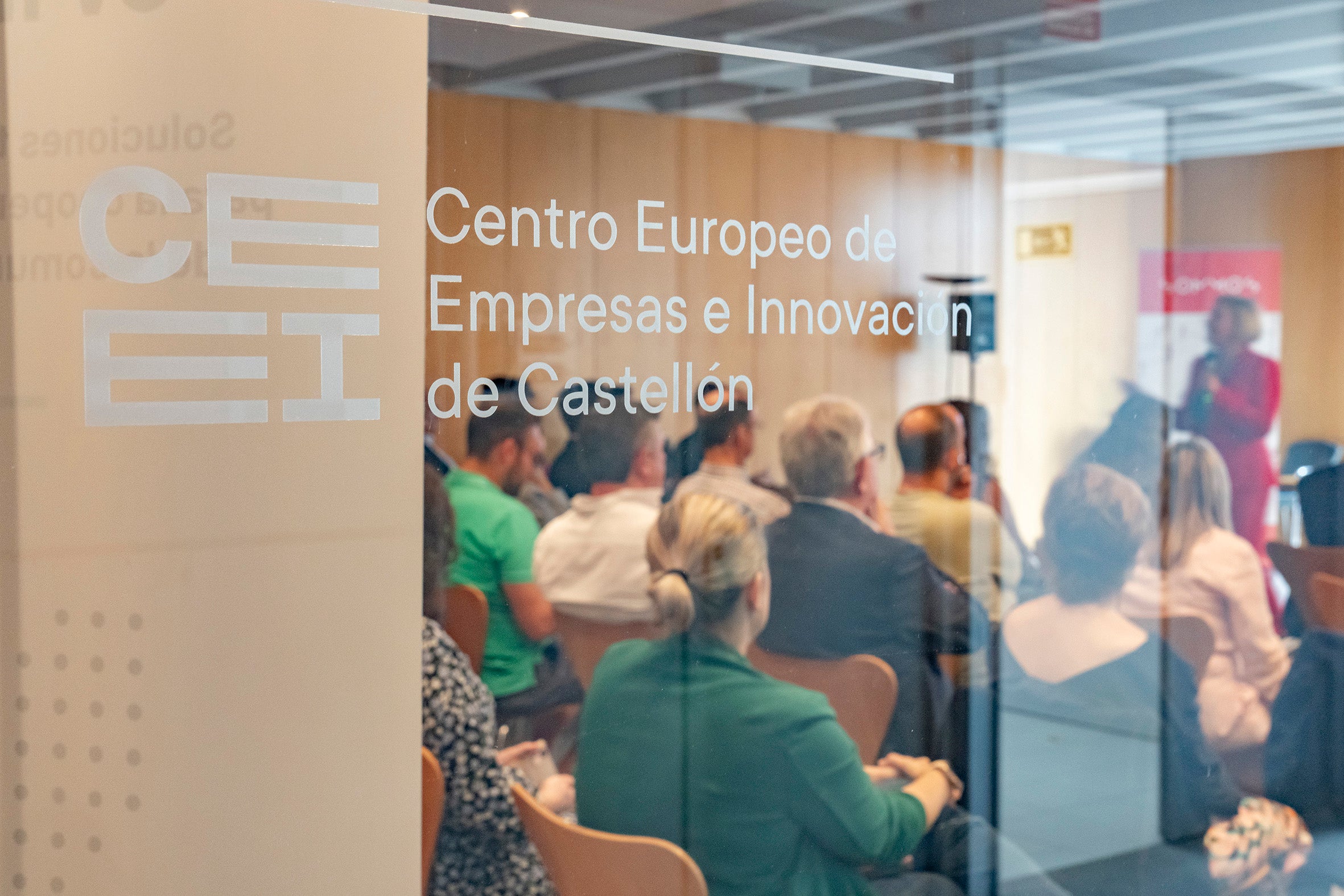 El CEEI Castellón reúne a expertos en geopolítica y ciberseguridad para analizar los retos de un mundo hiperconectado El CEEI Castellón reúne a expertos en geopolítica y ciberseguridad para analizar los retos de un mundo hiperconectado