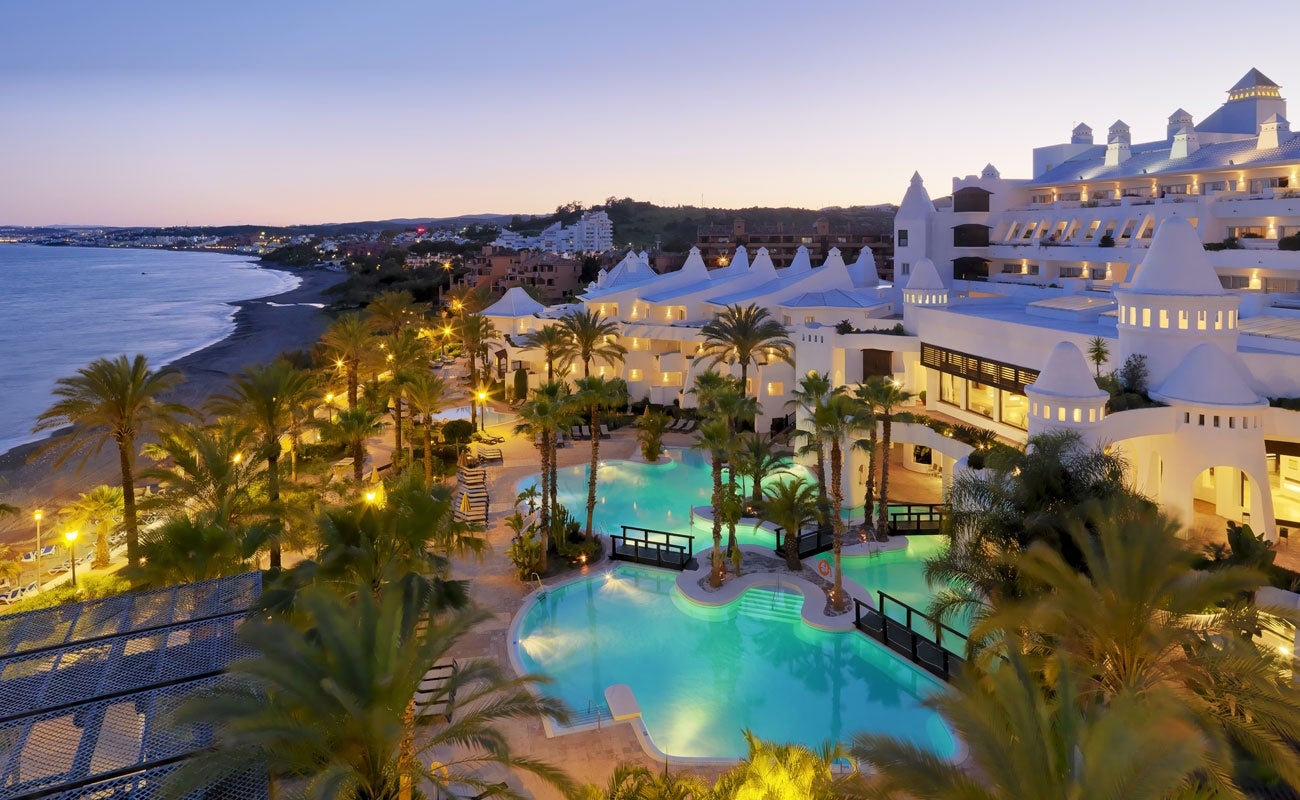 El Hotel H10 Estepona Palace en Estepona, uno de los mejores de España para hacer una escapada con cena, según Aladinia.com El Hotel H10 Estepona Palace en Estepona, uno de los mejores de España para hacer una escapada con cena, según Aladinia.com