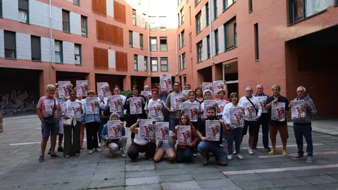Los vecinos de 'Los ocho' de Erandio: 'Están extorsionando a la gente' Los vecinos de 'Los ocho' de Erandio: 'Están extorsionando a la gente'