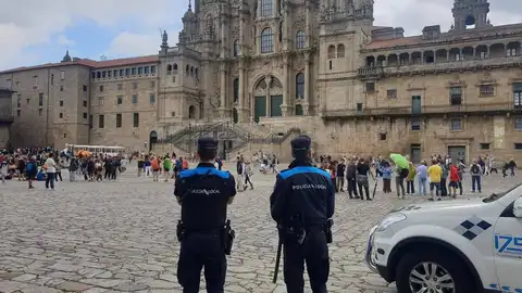 Santiago incorporará 15 nuevos policías locales a finales de octubre y elevará la plantilla a 137 agentes Santiago incorporará 15 nuevos policías locales a finales de octubre y elevará la plantilla a 137 agentes