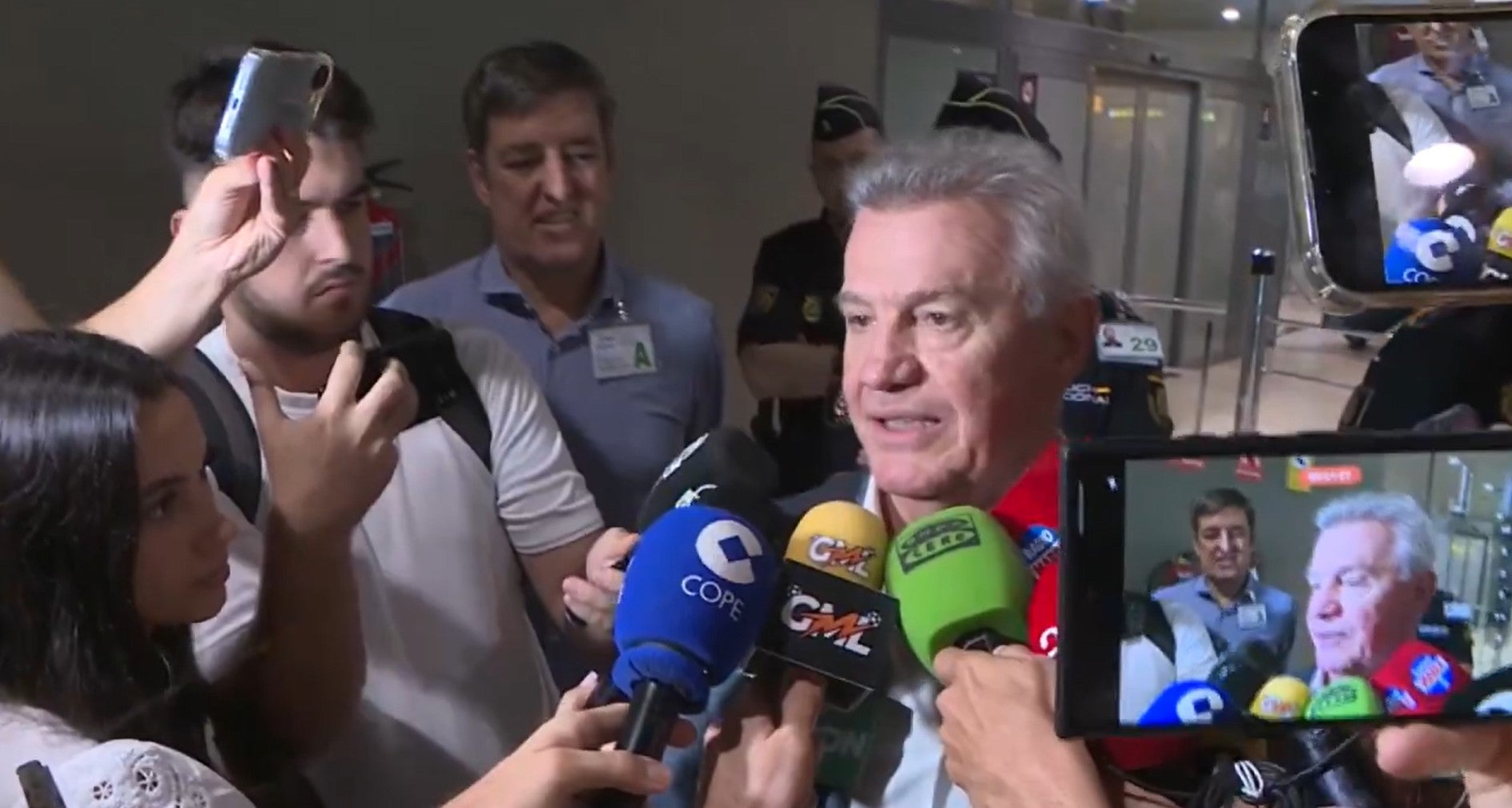 Javier Aguirre llega a Valencia: "Vengo por la institución" Javier Aguirre llega a Valencia: "Vengo por la institución"