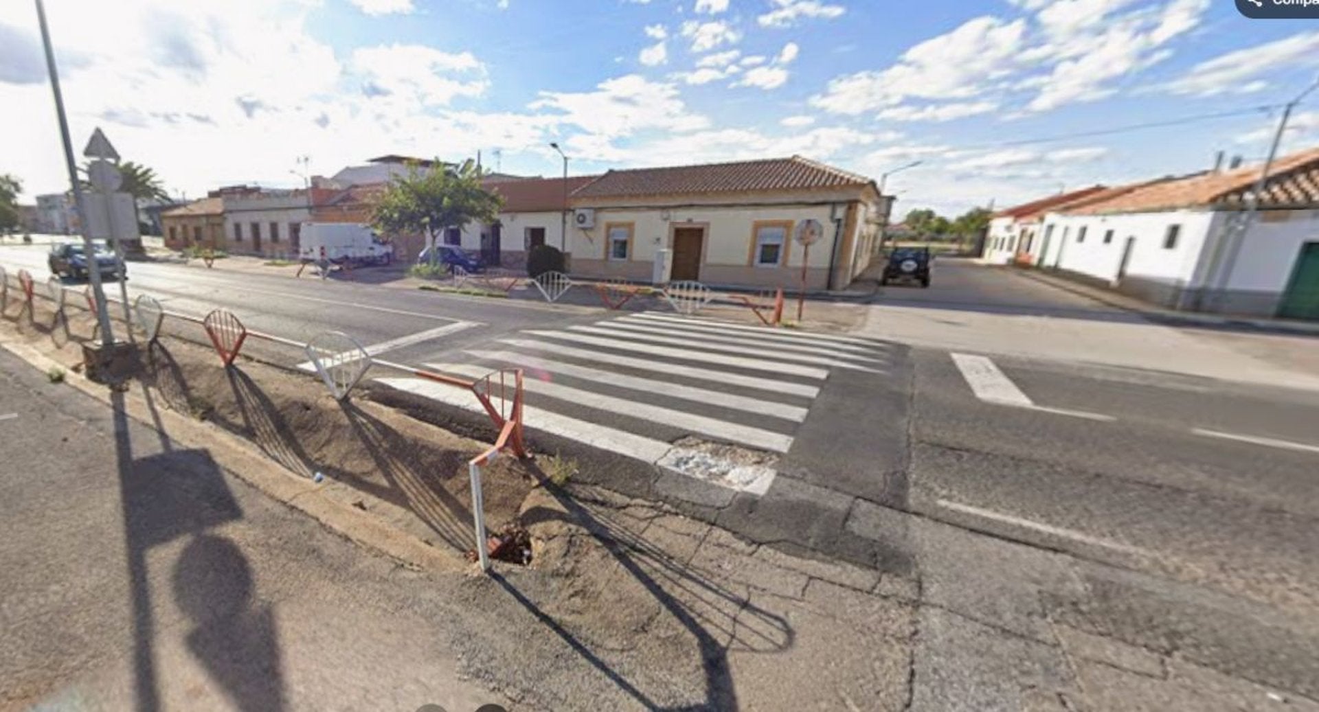 Paso de peatones situado en la calle Carretera de Puertollano donde ocurrió el atropello Paso de peatones situado en la calle Carretera de Puertollano donde ocurrió el atropello