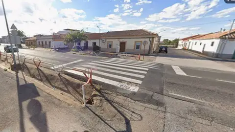 Paso de peatones situado en la calle Carretera de Puertollano donde ocurrió el atropello Paso de peatones situado en la calle Carretera de Puertollano donde ocurrió el atropello