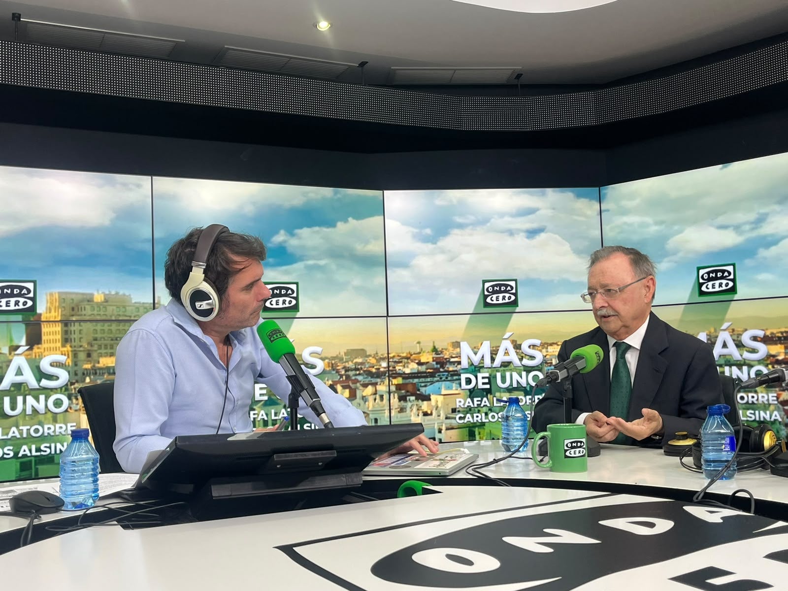 Juan Jesús Vivas durante la entrevista con Rafa Latorre en Más de uno Juan Jesús Vivas durante la entrevista con Rafa Latorre en Más de uno