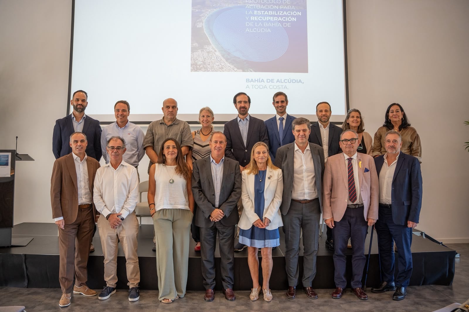 Instituciones y asociaciones hoteleras crean un protocolo para abordar el futuro de la bahía de Alcúdia Instituciones y asociaciones hoteleras crean un protocolo para abordar el futuro de la bahía de Alcúdia