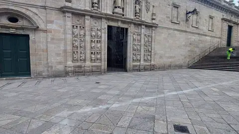 La Catedral de Santiago abrirá el Año Santo 2027 con la apertura de la Puerta Santa al mediodía del 31 de diciembre y sonará un cuerno para anunciar el año jubilar compostelano La Catedral de Santiago abrirá el Año Santo 2027 con la apertura de la Puerta Santa al mediodía del 31 de diciembre y sonará un cuerno para anunciar el año jubilar compostelano