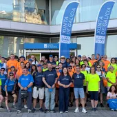 Peregrinos y representantes políticos en una etapa del Camino Portugués de la Costa Peregrinos y representantes políticos en una etapa del Camino Portugués de la Costa
