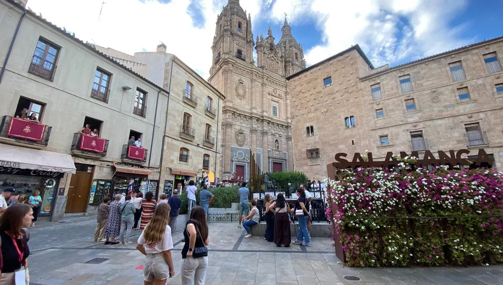 Nuestro Padre Jesús Flagelado, entre la Clerecía y la Casa de las Conchas Nuestro Padre Jesús Flagelado, entre la Clerecía y la Casa de las Conchas