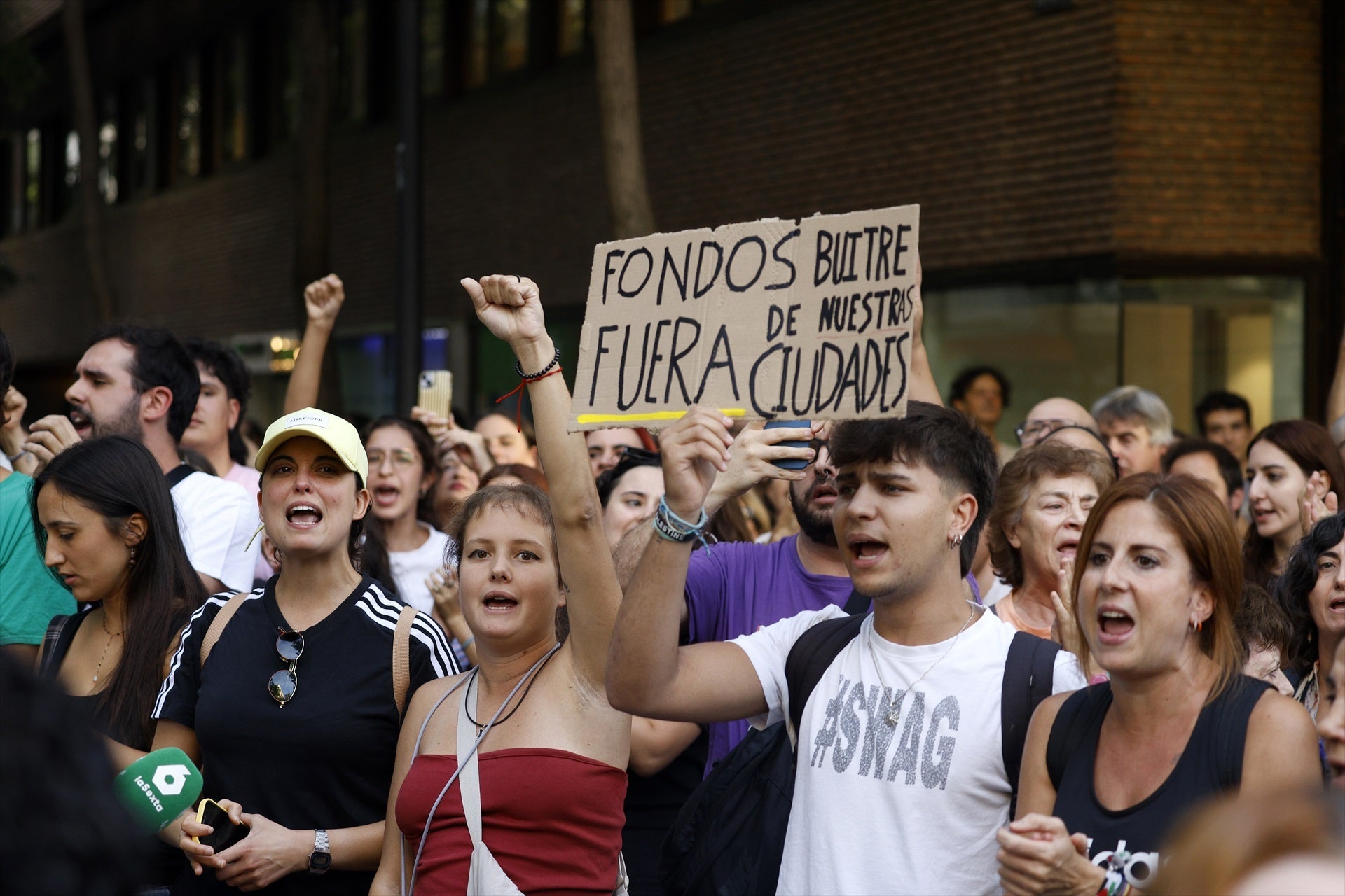 "Maricarmen es el ejemplo de un sistema que no funciona": la desesperación de los jóvenes ante una vivienda cada vez más inaccesible "Maricarmen es el ejemplo de un sistema que no funciona": la desesperación de los jóvenes ante una vivienda cada vez más inaccesible