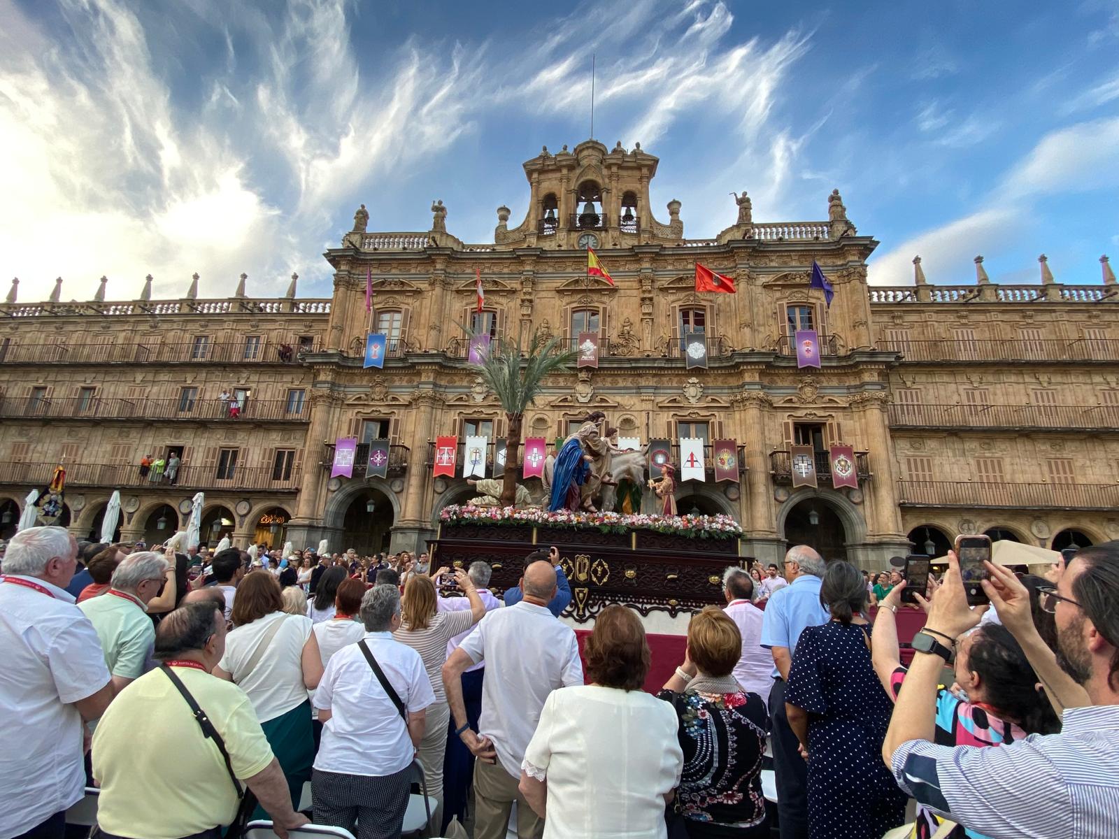 Salamanca se llena y muestra su Semana Santa al mundo en una Procesión Extraordinaria única en la historia de la ciudad Salamanca se llena y muestra su Semana Santa al mundo en una Procesión Extraordinaria única en la historia de la ciudad