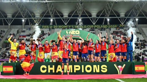 La selección española levanta el título
