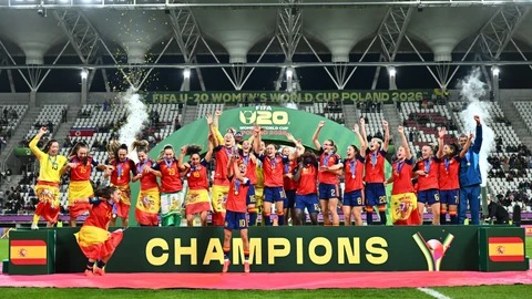 La selección española levanta el título