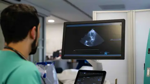 Las enfermedades cardiovasculares causan una de cada cuatro muertes en España, situándose como la segunda gran causa de mortalidad Las enfermedades cardiovasculares causan una de cada cuatro muertes en España, situándose como la segunda gran causa de mortalidad
