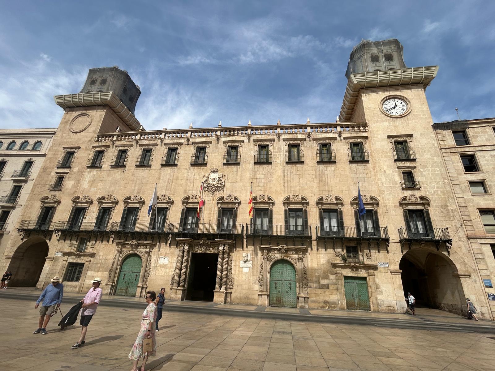 El Ayuntamiento impulsa la rehabilitación de las torres de la Casa Consistorial con la licitación de las obras El Ayuntamiento impulsa la rehabilitación de las torres de la Casa Consistorial con la licitación de las obras