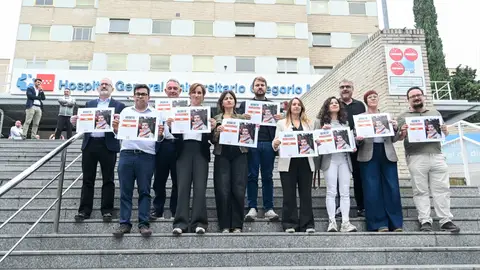 Representantes de Izquierda Unida, Movimiento Sumar, Más Madrid y Comuns, además de Podemos, ERC, Bildu y BNG posan con un cartel en apoyo al 'Decreto Maricarmen' Representantes de Izquierda Unida, Movimiento Sumar, Más Madrid y Comuns, además de Podemos, ERC, Bildu y BNG posan con un cartel en apoyo al 'Decreto Maricarmen'