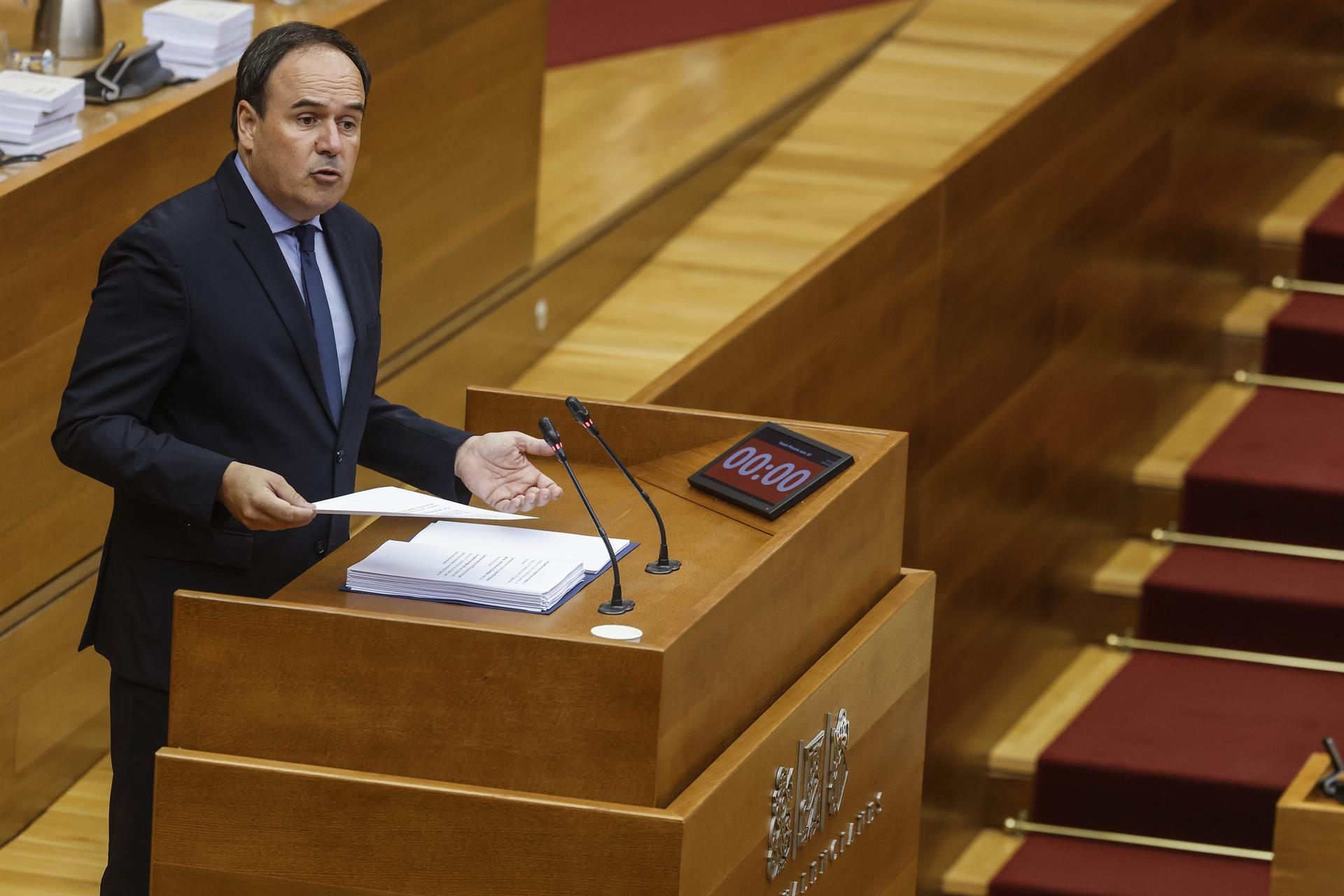 Pérez Llorca despliega en Les Corts un "proyecto de futuro" con 55 medidas Pérez Llorca despliega en Les Corts un "proyecto de futuro" con 55 medidas