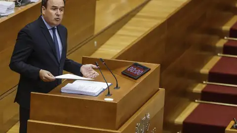 El president de la Generalitat Valenciana, Juanfran Pérez Llorca, interviene durante el Debate de Política General de la Comunitat Valenciana, en les Corts Valencianes. El president de la Generalitat Valenciana, Juanfran Pérez Llorca, interviene durante el Debate de Política General de la Comunitat Valenciana, en les Corts Valencianes.