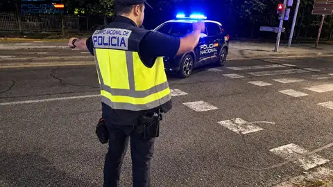 La Policía Nacional detiene en Palencia a un hombre que intentó huir en un vehículo sustraído .