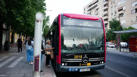 El tranvibús llega al Duque con nueve nuevas paradas y cambios en varias líneas de Tussam El tranvibús llega al Duque con nueve nuevas paradas y cambios en varias líneas de Tussam