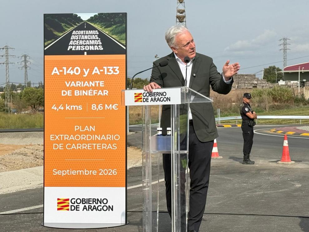 La variante de Binéfar abre al tráfico y descongestiona el casco urbano de vehículos pesados La variante de Binéfar abre al tráfico y descongestiona el casco urbano de vehículos pesados