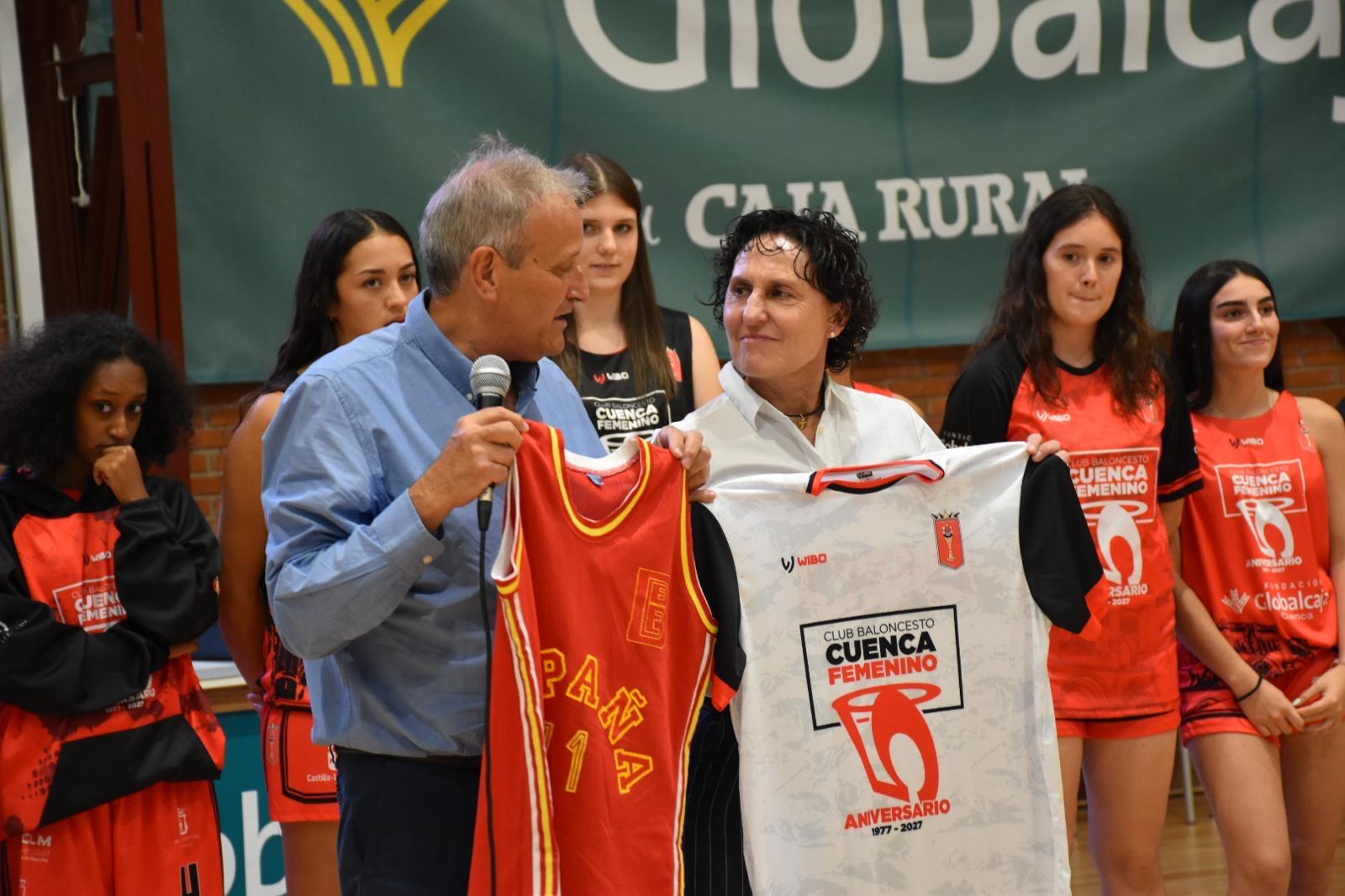 Ana Belén Álvaro: «Cuando empezamos éramos felices simplemente por jugar al baloncesto» Ana Belén Álvaro: «Cuando empezamos éramos felices simplemente por jugar al baloncesto»