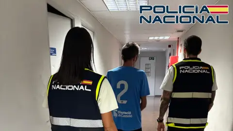 Detenidos dos hombres en Castellón por un robo con alunizaje en un establecimiento de la Avenida Valencia Detenidos dos hombres en Castellón por un robo con alunizaje en un establecimiento de la Avenida Valencia