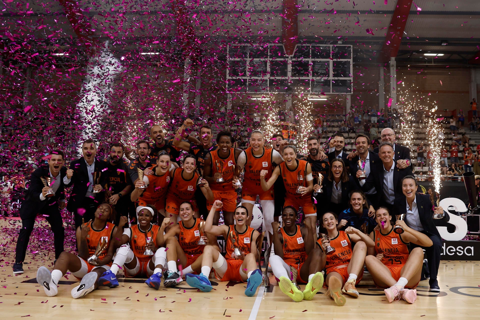 Cara y cruz para Valencia Basket: título en Supercopa y pinchazo en el estreno de ACB Cara y cruz para Valencia Basket: título en Supercopa y pinchazo en el estreno de ACB