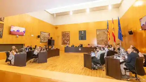 Benidorm aprueba los primeros 700.000 euros para la campaña de bonos consumo Benidorm aprueba los primeros 700.000 euros para la campaña de bonos consumo