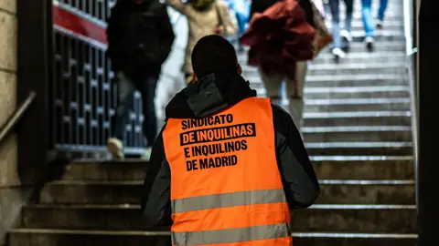 Imagen de un voluntario del Sindicato de Inquilinas e Inquilinos de Madrid. Imagen de un voluntario del Sindicato de Inquilinas e Inquilinos de Madrid.