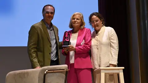 Escribidores 2026 clausura su primera edición en Cáceres con el Premio a la Trayectoria a Carme Riera Escribidores 2026 clausura su primera edición en Cáceres con el Premio a la Trayectoria a Carme Riera