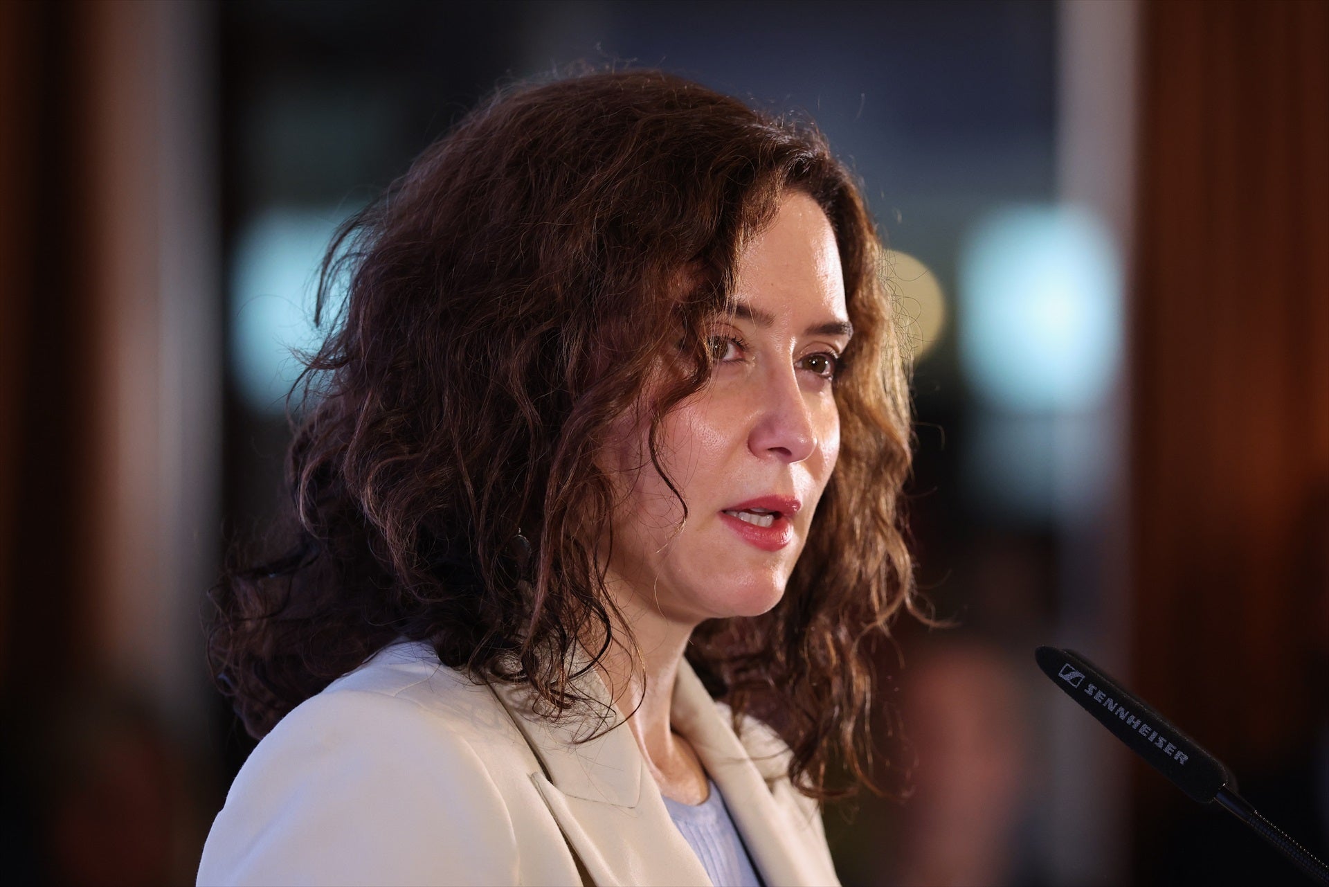 Ayuso tira de ironía por el decreto de vivienda: pide que le avisen a qué edad puede "dejar de pagar" a sus caseros y quedarse en su casa Ayuso tira de ironía por el decreto de vivienda: pide que le avisen a qué edad puede "dejar de pagar" a sus caseros y quedarse en su casa