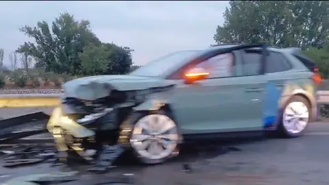Accidente entre un coche y un camión en la GR-3305 provoca retenciones kilométricas Accidente entre un coche y un camión en la GR-3305 provoca retenciones kilométricas