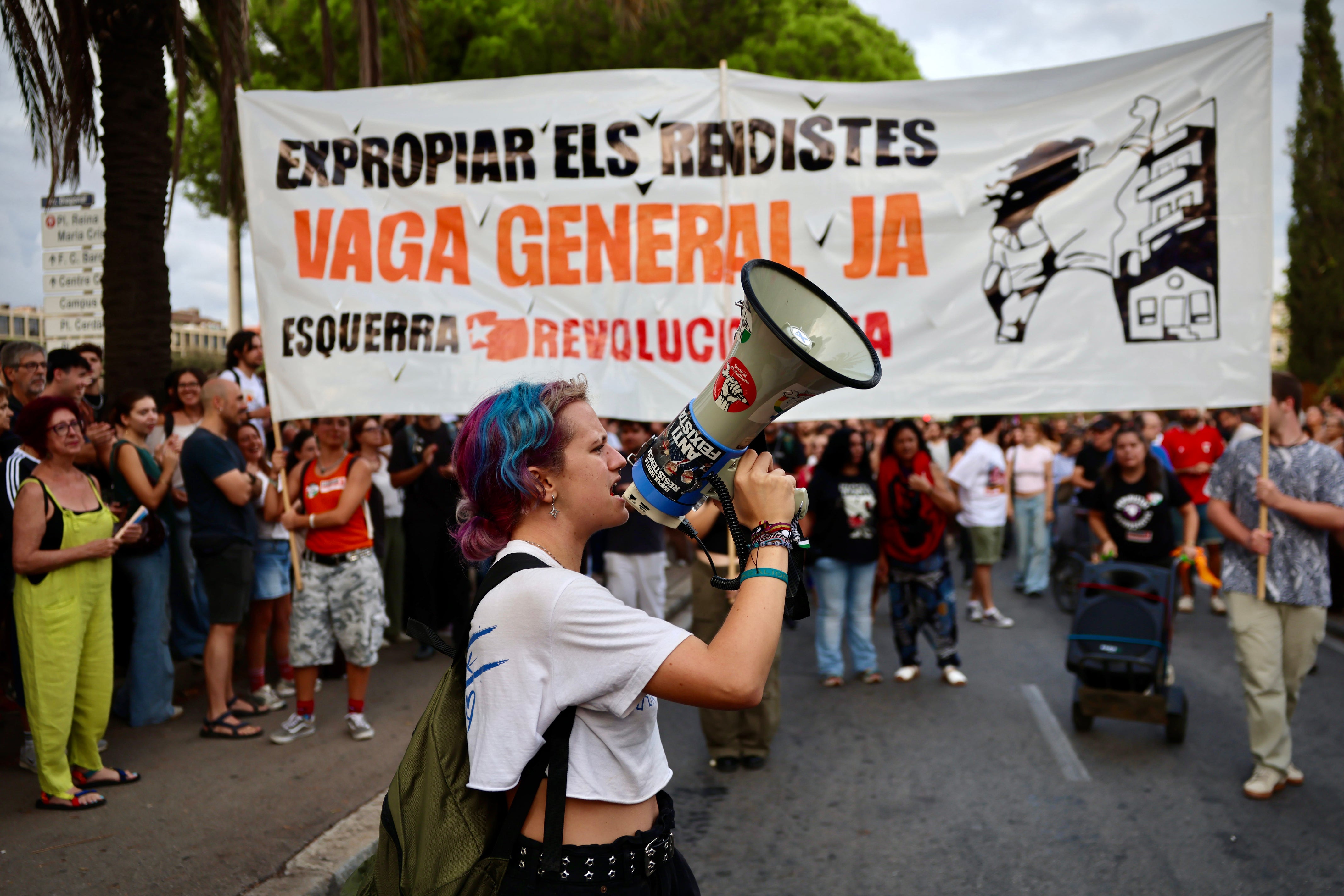 El Sindicat de Llogateres veu amb recel la divisió del 'decret Maricarmen' El Sindicat de Llogateres veu amb recel la divisió del 'decret Maricarmen'