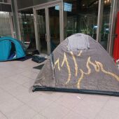 Desalojada esta mañana la Estación Intermodal de Santiago tras una acampada para protestar por el problema de acceso a la vivienda