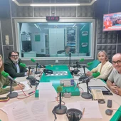 El gobierno de Santiago defiende las rutas y frecuencias del nuevo contrato de transporte mientras la oposición reclama más información a los usuarios del bus El gobierno de Santiago defiende las rutas y frecuencias del nuevo contrato de transporte mientras la oposición reclama más información a los usuarios del bus
