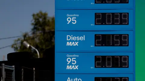Un cartel con los precios de la gasolina y el diésel a 21 de septiembre en Madrid Un cartel con los precios de la gasolina y el diésel a 21 de septiembre en Madrid