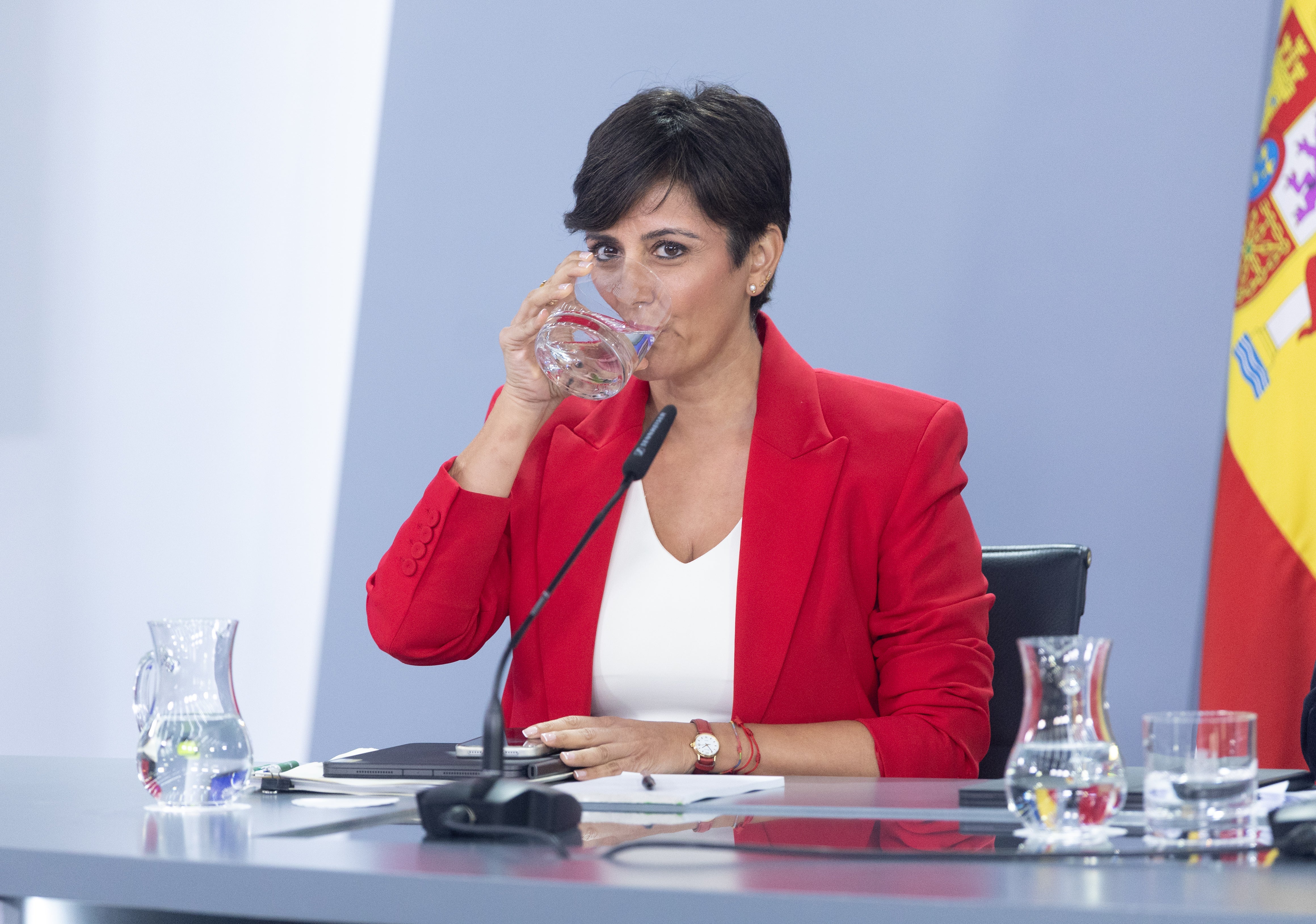 Gonzalo Bernardos señala qué habría llevado a Sánchez a mantener a Isabel Rodríguez como ministra: "¿Qué podía hacer?" Gonzalo Bernardos señala qué habría llevado a Sánchez a mantener a Isabel Rodríguez como ministra: "¿Qué podía hacer?"
