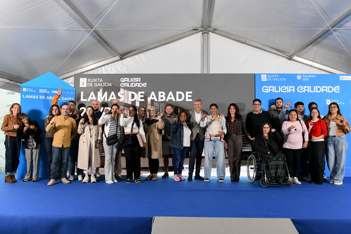 La Xunta entrega en Santiago 24 viviendas públicas en Lamas de Abade y avanza que el alquiler social no empezará a pagarse hasta diciembre La Xunta entrega en Santiago 24 viviendas públicas en Lamas de Abade y avanza que el alquiler social no empezará a pagarse hasta diciembre